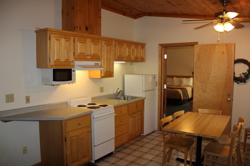 Superior Ridge Resort Motel Schroeder Exterior photo