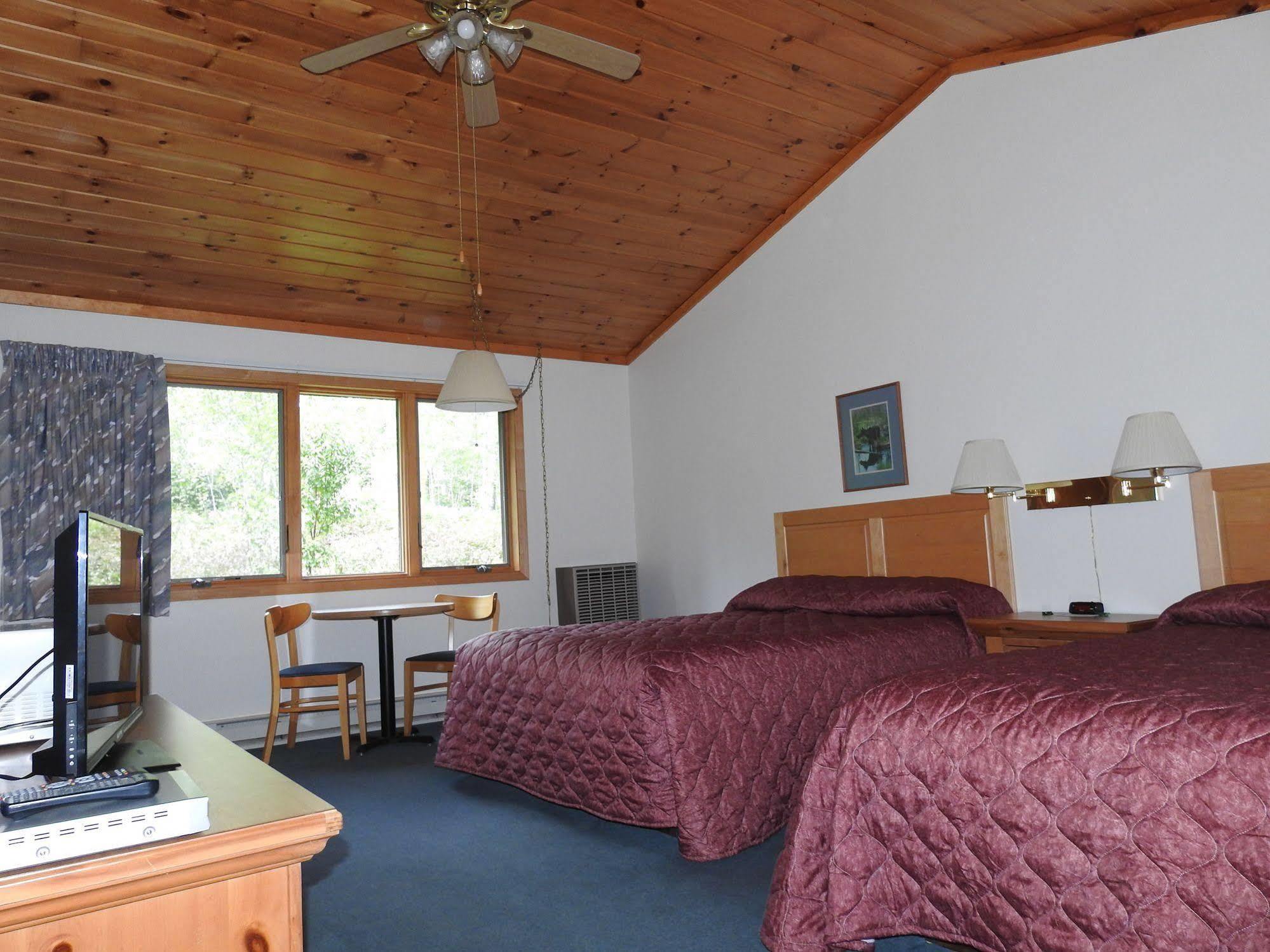 Superior Ridge Resort Motel Schroeder Exterior photo
