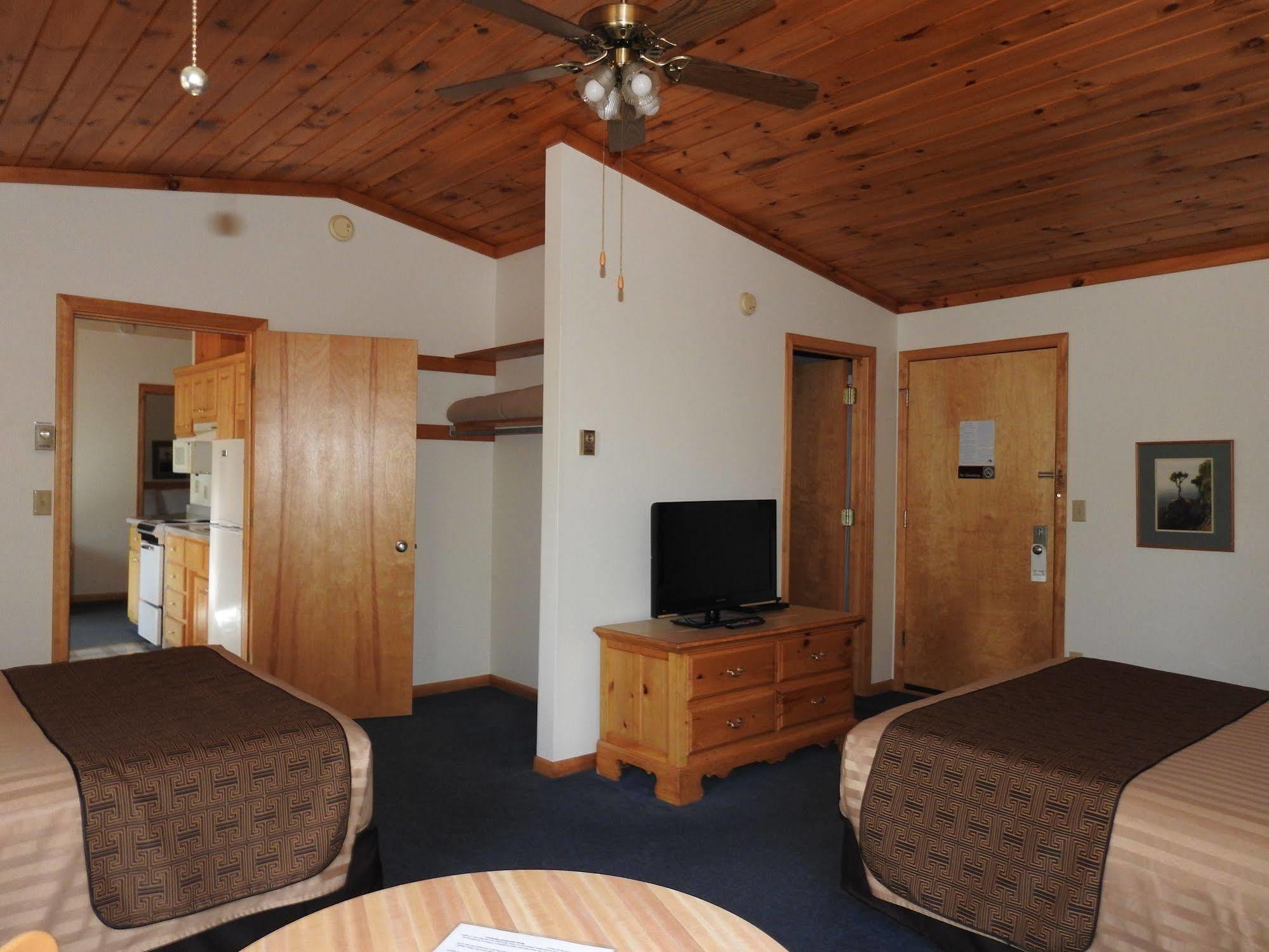 Superior Ridge Resort Motel Schroeder Exterior photo